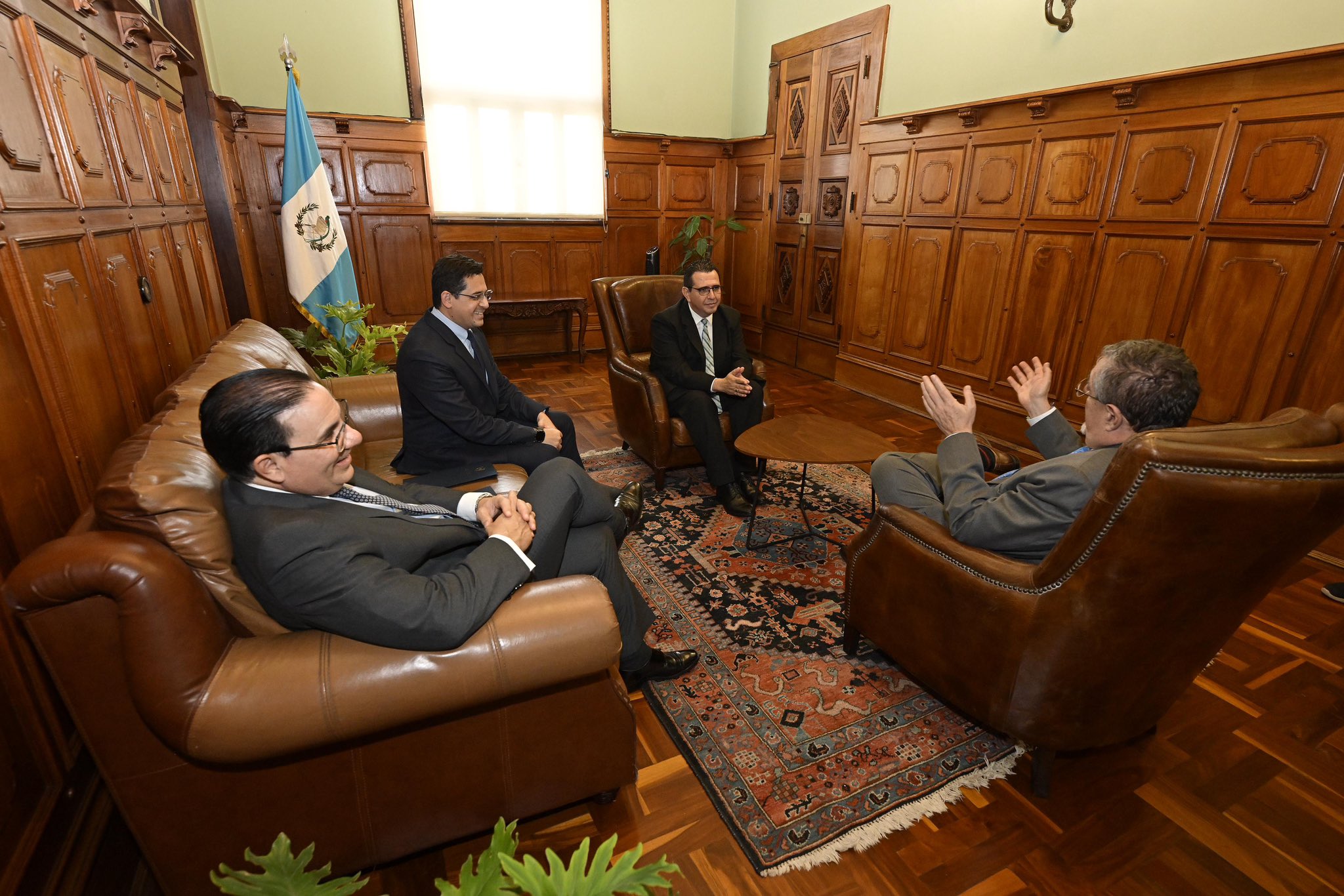 Presidente Bernardo Arévalo en la primera entrevista de los aspirantes a fiscal general. / Foto: Gobierno de Guatemala.