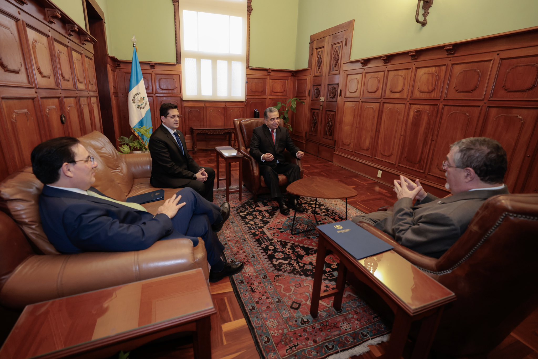 Presidente concluye entrevistas a candidatos a fiscal general y jefe del Ministerio Público