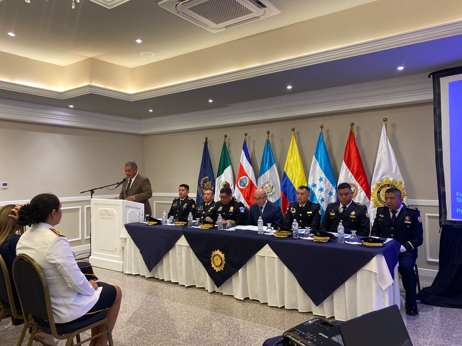 El curso reúne a representantes de Paraguay, Honduras, Colombia, Costa Rica y México, quienes participan de manera presencial. / Foto: PNC