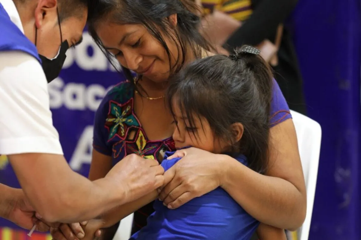 Durante Semana Santa, centros de salud mantienen vacunación contra el sarampión las 24 horas para proteger a la población. / Foto: MSPAS