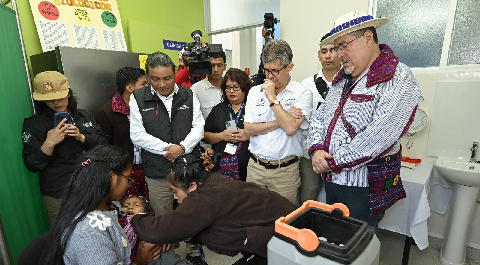 Presidente participa en la inauguración de puesto de salud en Todos Santos Cuchumatán. (Foto: Álvaro Interiano)