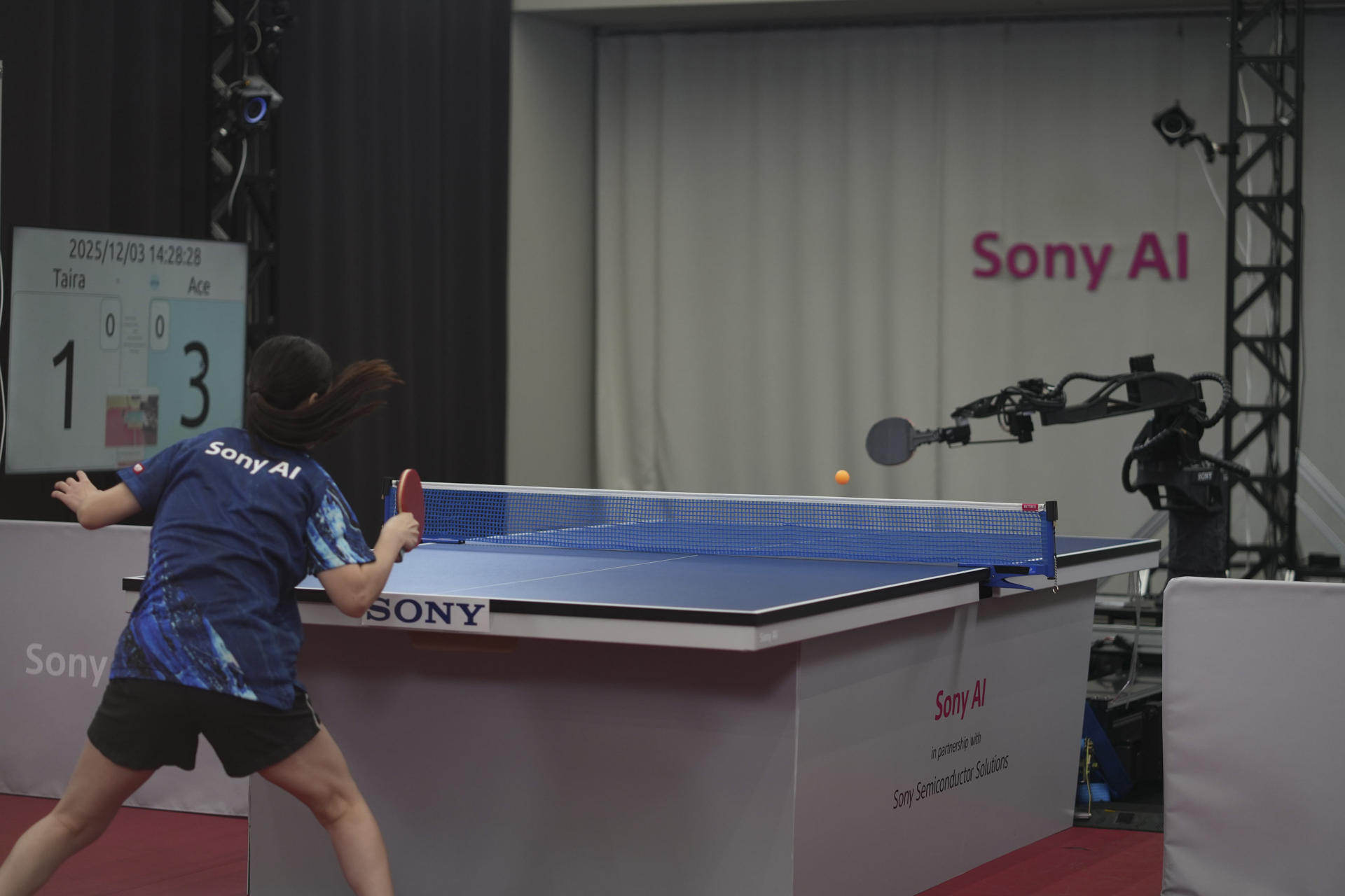 El robot Ace, de la japonesa Sony, consiguió derrotar a deportistas expertos en competición de tenis de mesa.