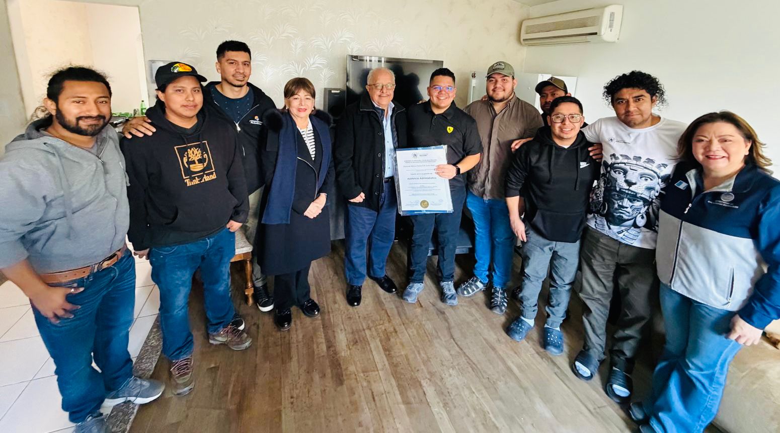 Guatemaltecos con trabajo temporal en Canadá conversaron con el canciller Martínez. / Foto: Minex.