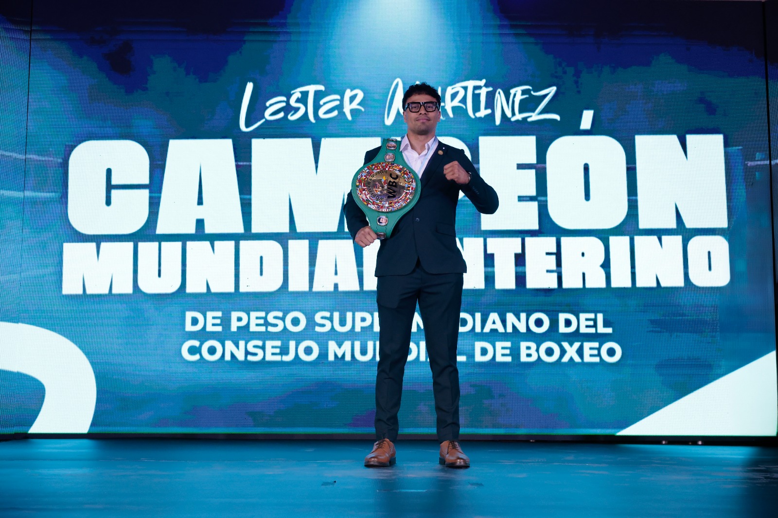 Lester Martínez recibe la Orden Presidencial