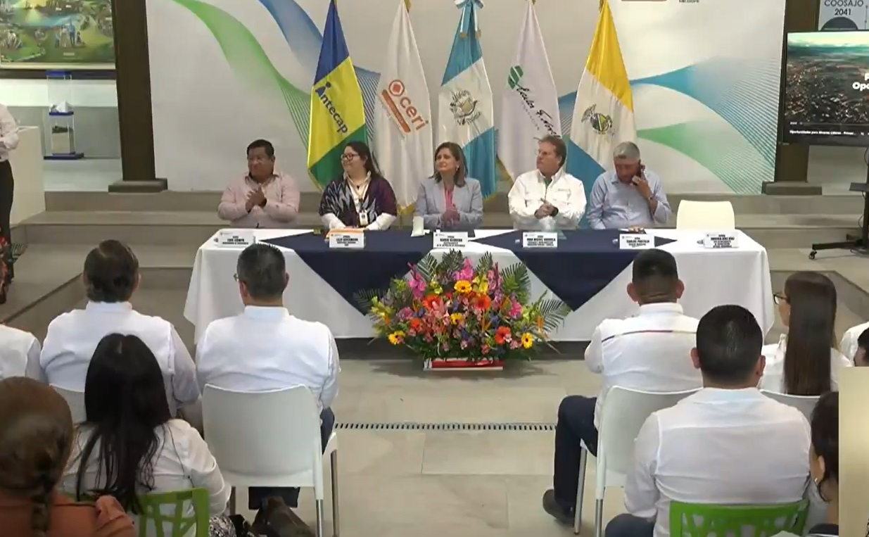vicepresidenta Karin Herrera encabezó la inauguración del programa Oportunidades para Jóvenes Líderes en el municipio de Esquipulas. / Foto: Video