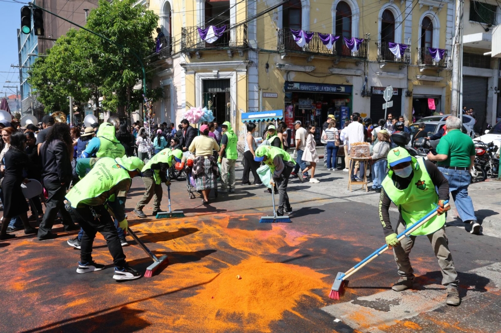Limpia y Verde lidera la limpieza de más de 5 mil 400 alfombras en la ciudad