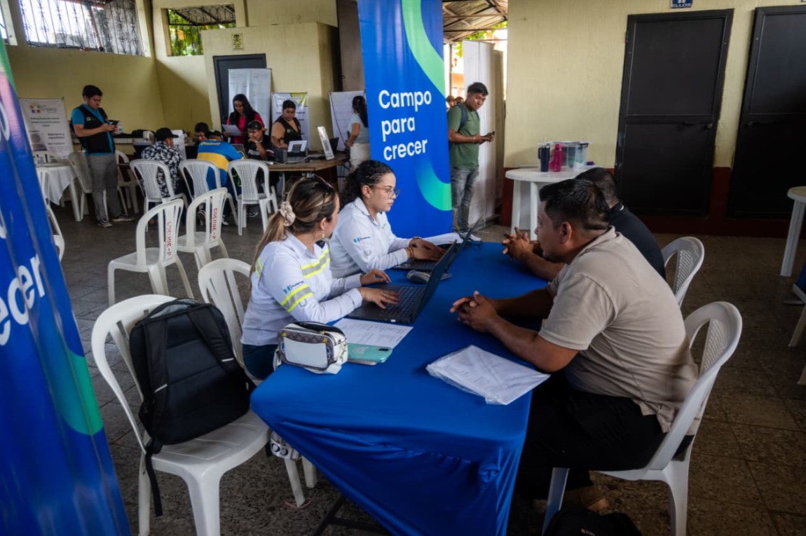 Feria Nacional de Empleo concentra oferta laboral y participación empresarial en Retalhuleu