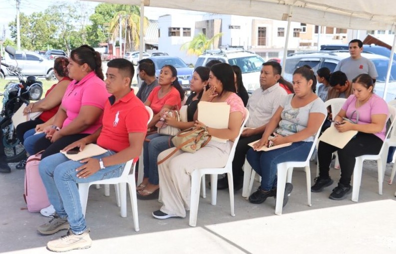 Feria Nacional de Empleo abre oportunidades en Petén