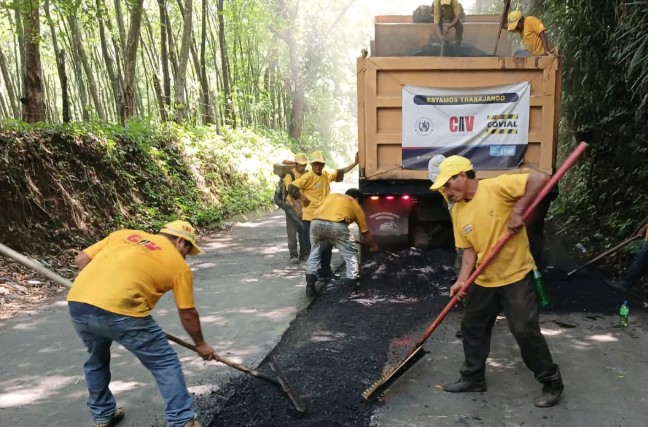 Covial interviene ruta entre Cuyotenango y San Martín Zapotitlán con trabajos de mantenimiento vial
