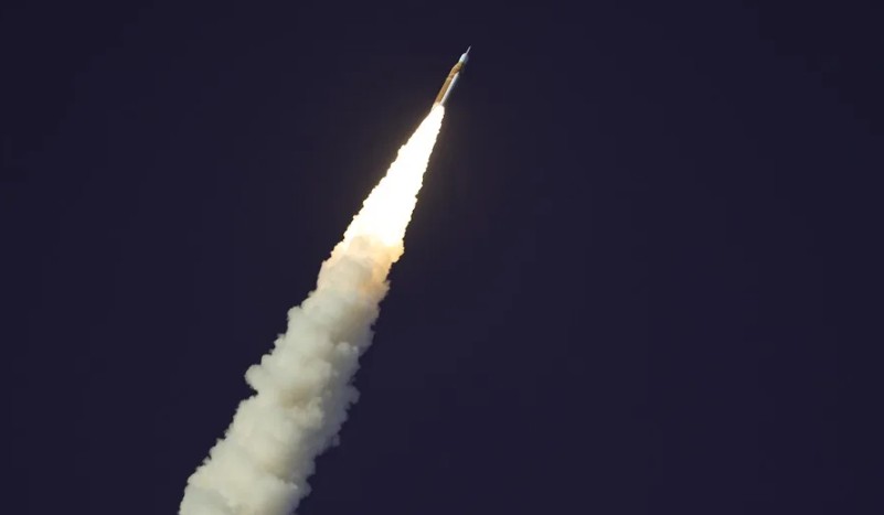 Astronautas de Artemis II despiertan en la nave Orión y orbitan la Tierra en su primer día
