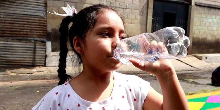 Autoridades emiten recomendaciones ante calor extremo en el país
