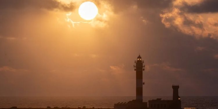 De acuerdo con el informe de la OMM, la que al menos uno de los cinco años supere ese umbral de temperaturas es del 91 %.