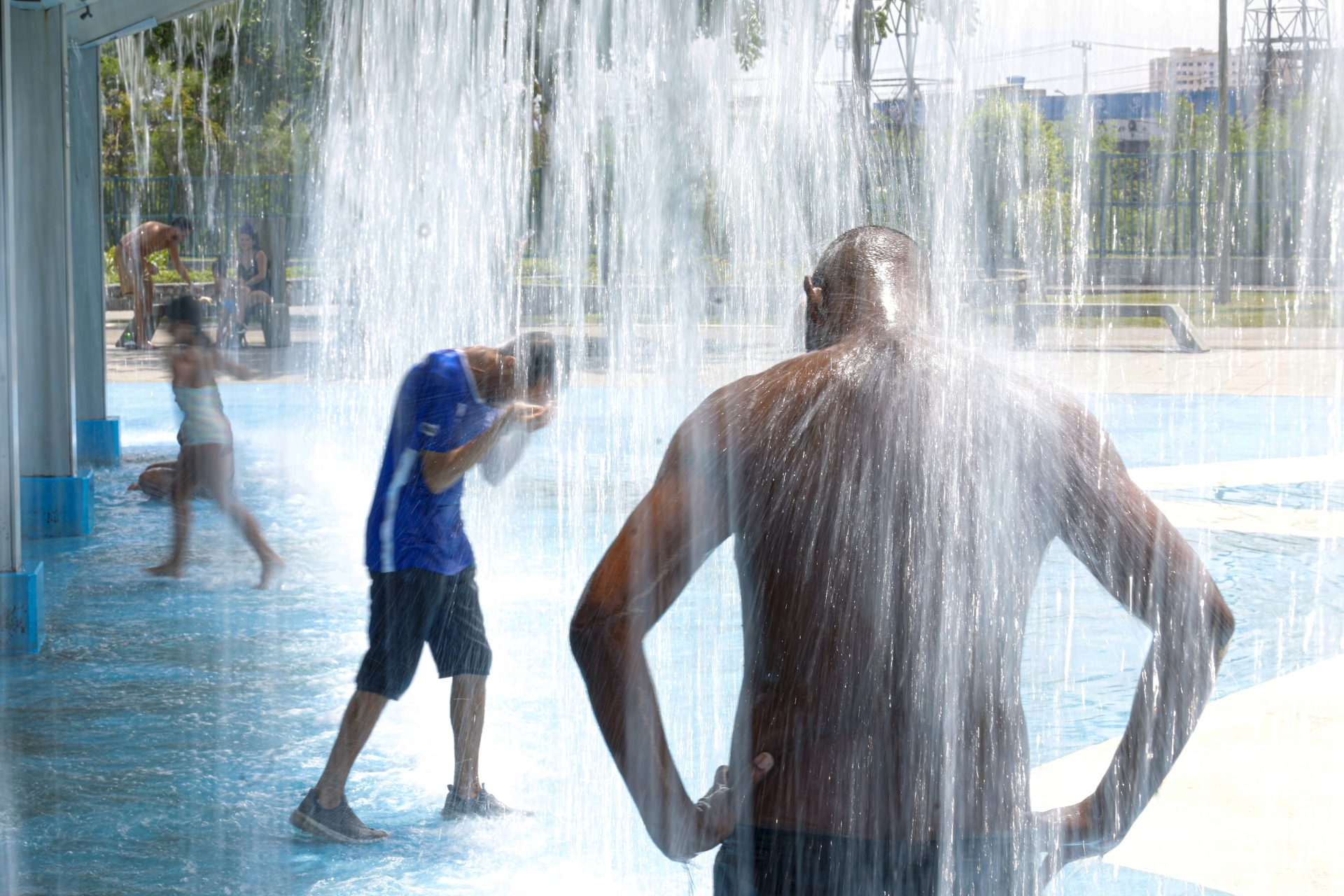 La imagen de febrero 2025 en un sector de Río de Janeiro, Brasil, ilustra el intenso calor que se vivió en Latinoamérica el año pasado.