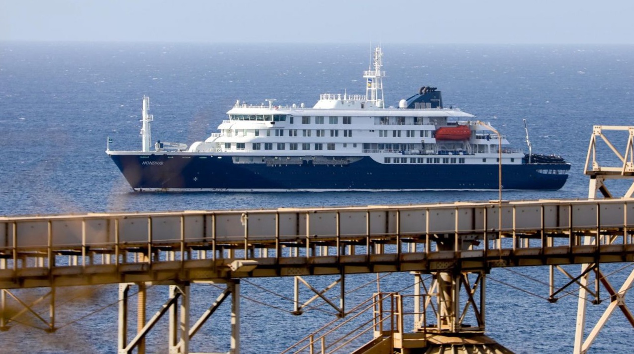 El crucero en el que se produjo el brote de hantavirus se encuentra frente a las costas de Cabo Verde.