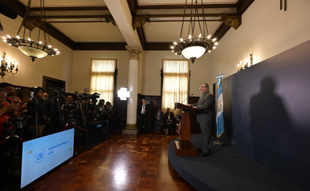 Presidente Arévalo en La Ronda en Palacio Nacional de la Cultura.
