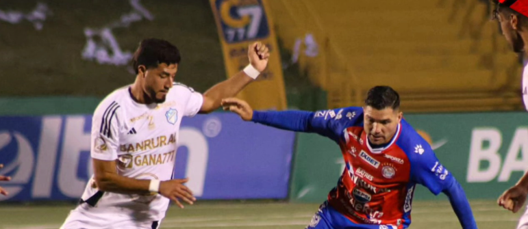 Comunicaciones y Xelajú MC no pasan del empate en la ida de las semifinales del Clausura 2026