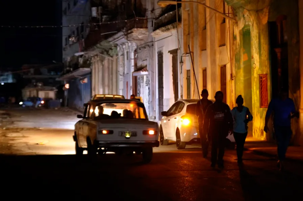 Apagones de hasta 22 horas afectan a La Habana, Cuba, y aún más a las provincias. / Foto: EFE.
