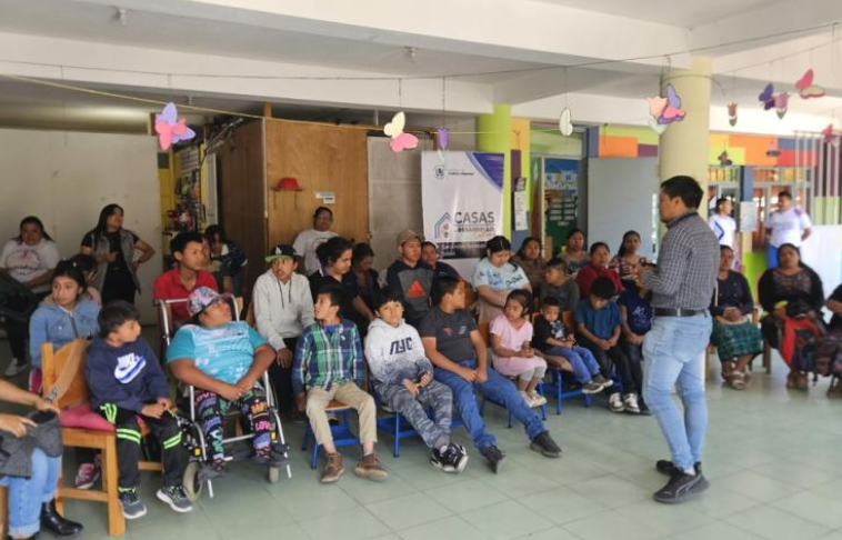 Estudiantes con discapacidad aprenden idioma “kaqchikel” en lengua de señas en Sololá