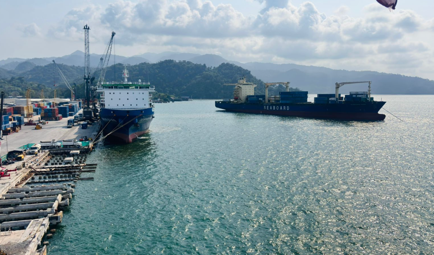 Buques colisionan en puerto Santo Tomás de Castilla./Foto: Ejército de Guatemala.