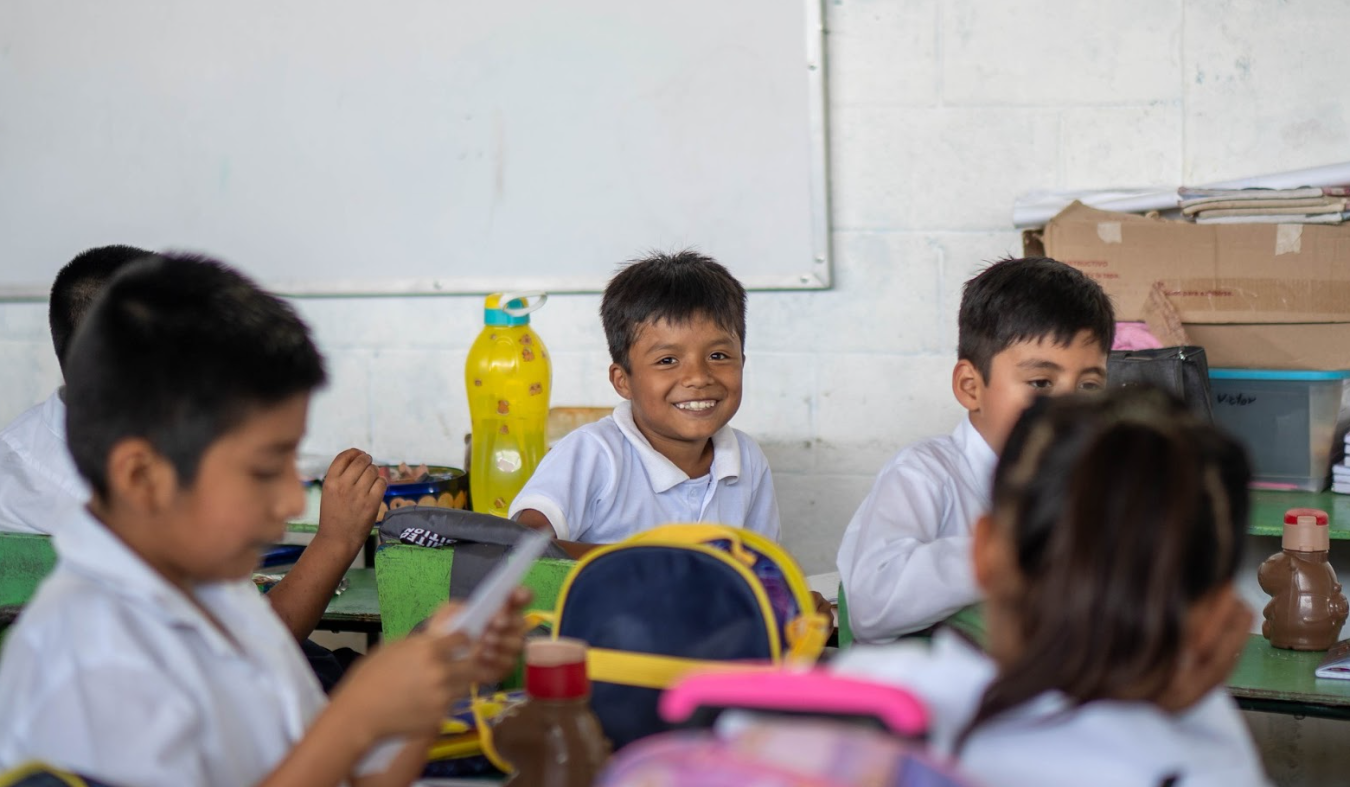 500 estudiantes se benefician con remozamiento de escuela./Foto: UCEE.