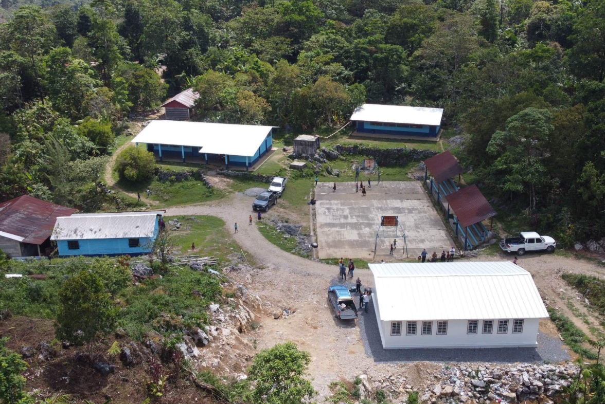 Módulo prefabricado brinda un nuevo espacio a estudiantes de San Pedro Carchá, Alta Verapaz./Foto: UCEE.