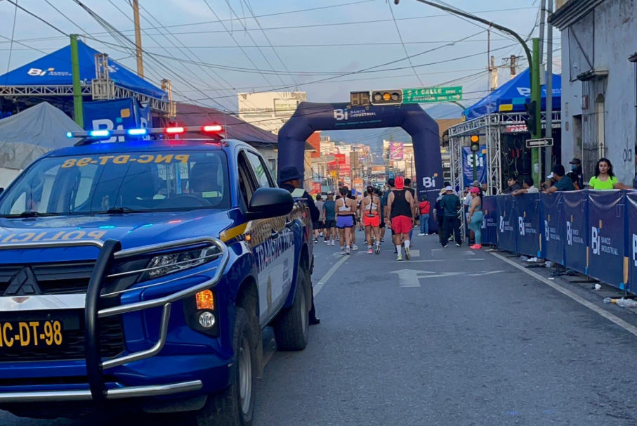 PNC participa en la Media Maratón de Cobán./Foto: PNC.