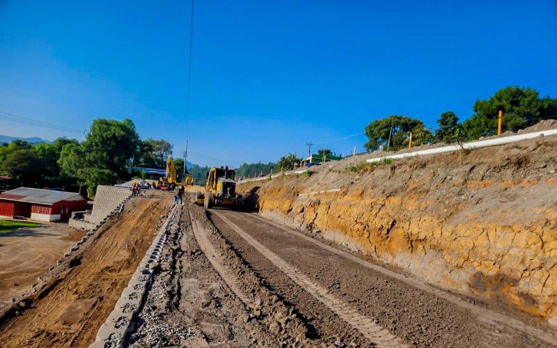 Así avanza la ampliación de tramo carretero en Alta Verapaz./Foto: Caminos.
