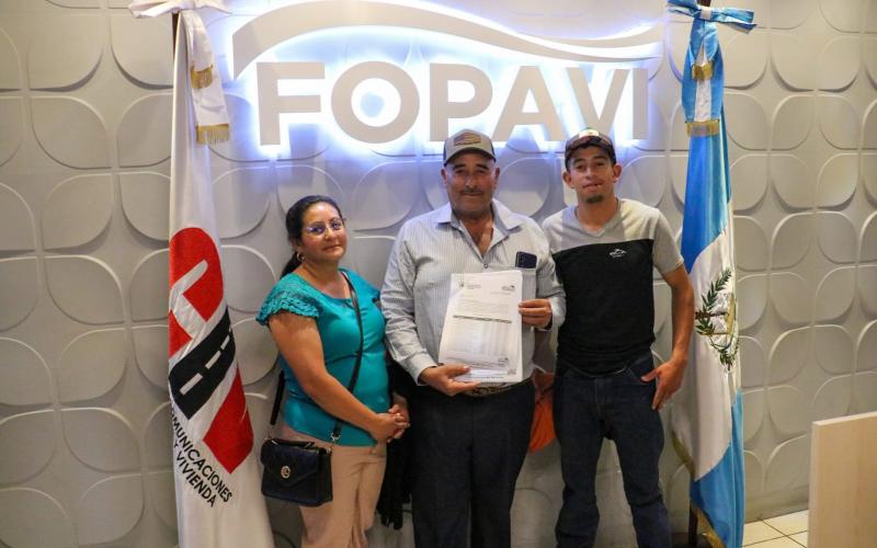Fopavi entregó certificados de subsidio habitacional a familias de Palencia./Foto: Fopavi.
