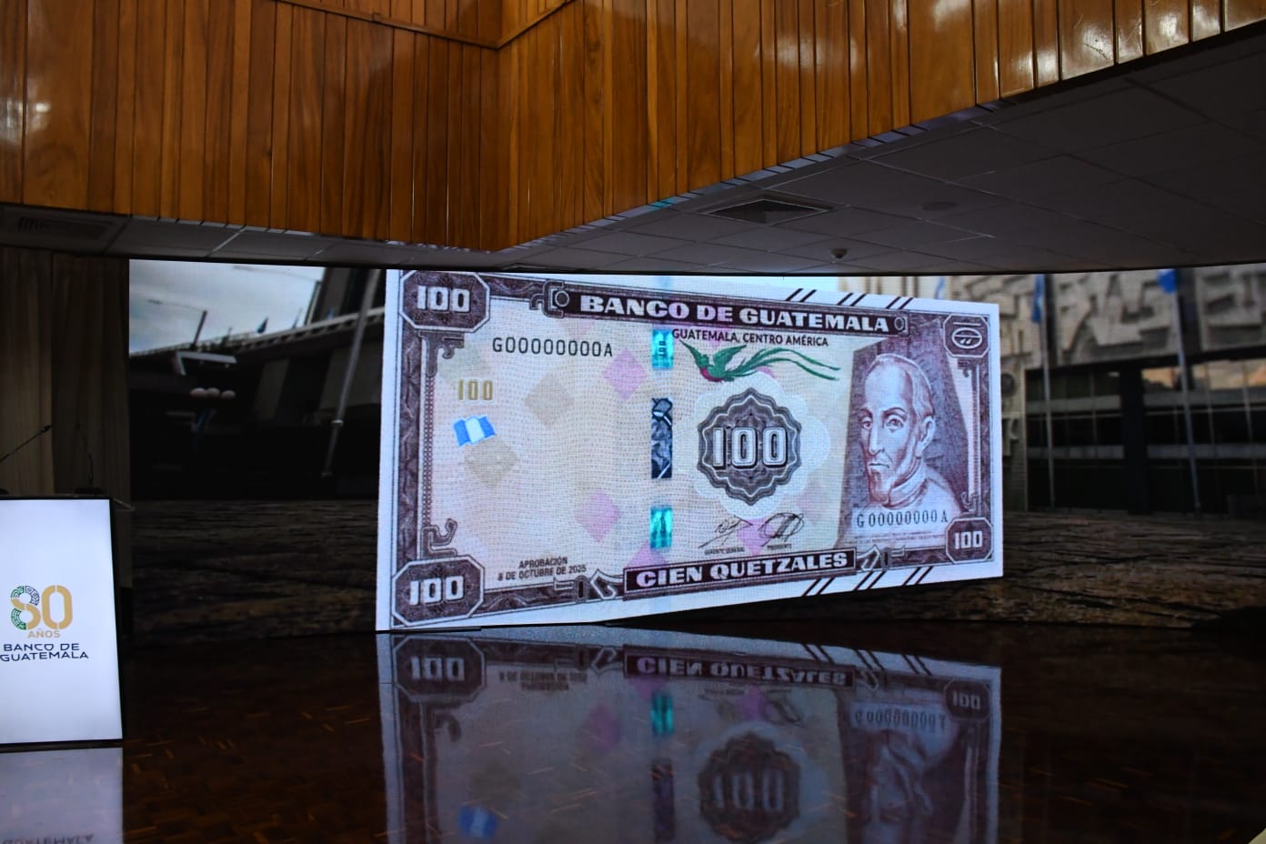 Banguat conmemora sus 80 años con una edición especial del billete de 100 quetzales