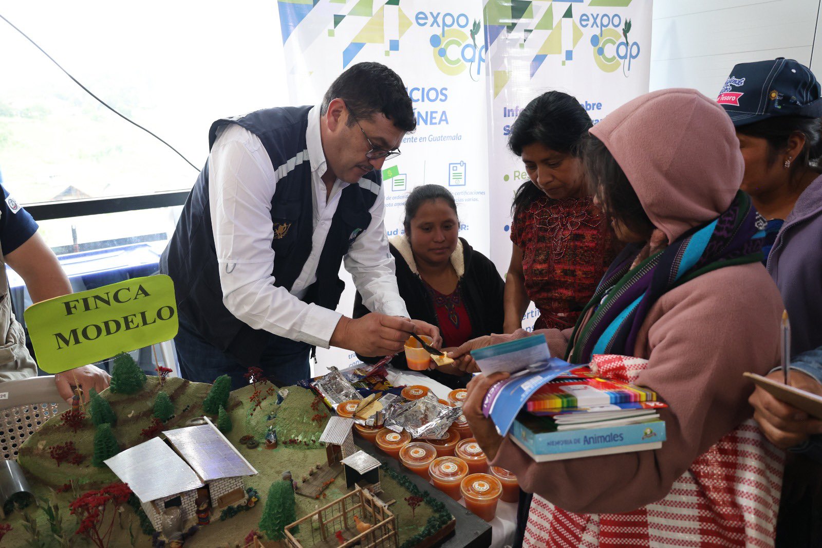 ExpoCAP acercó servicios y oportunidades a familias de Concepción Tutuapa, San Marcos