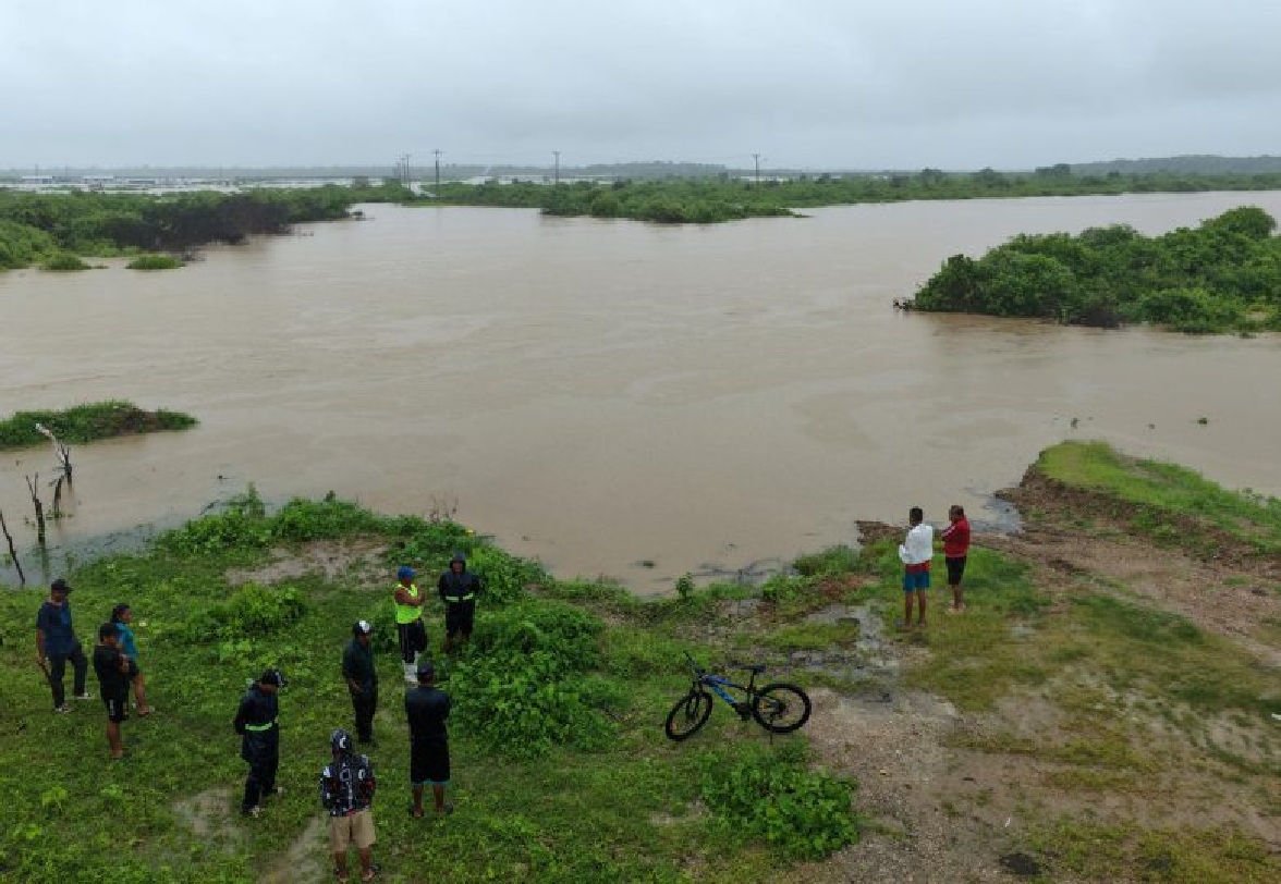 La imagen de archivo muestra inundaciones en una localidad de Ecuador.