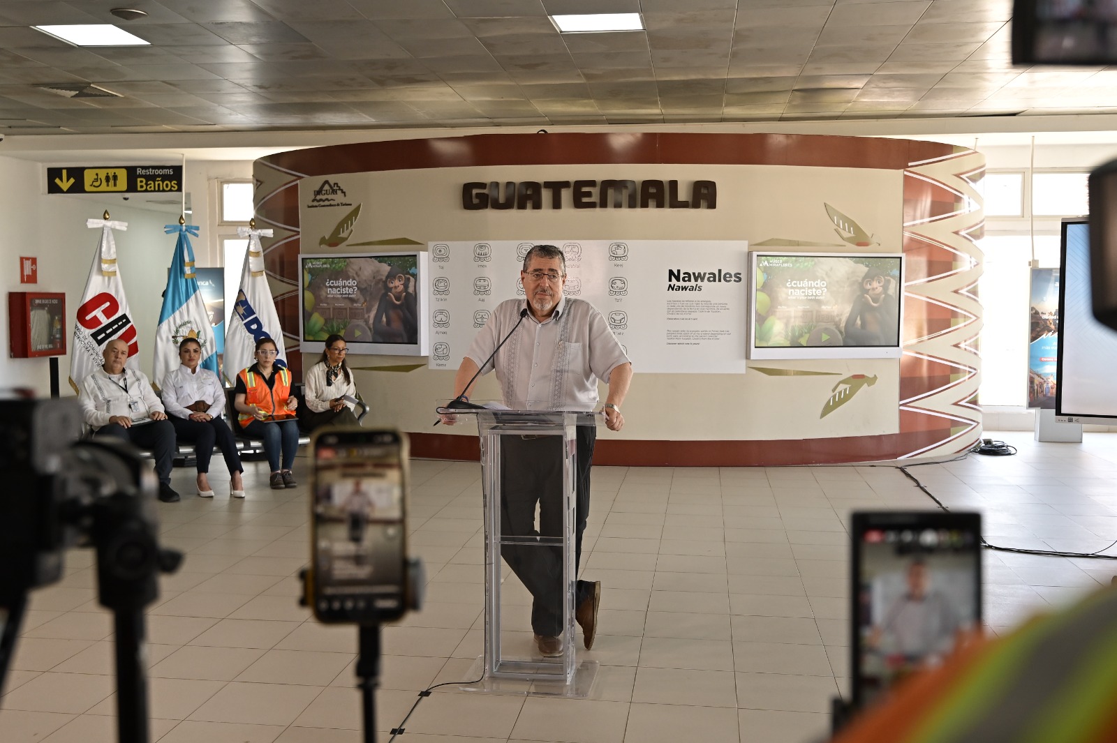 El presidente Bernardo Arévalo, durante La Ronda Departamental, en Petén.