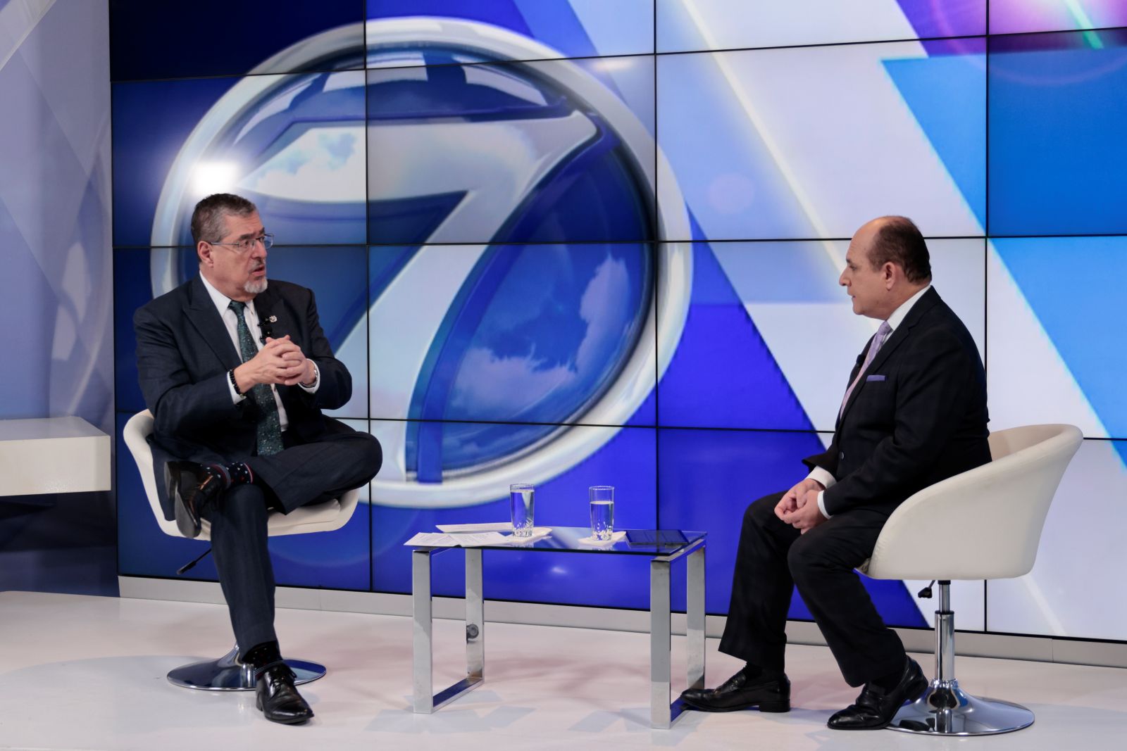 El presidente Bernardo Arévalo señala en entrevista el hallazgo de narcolaboratorio en San Marcos.