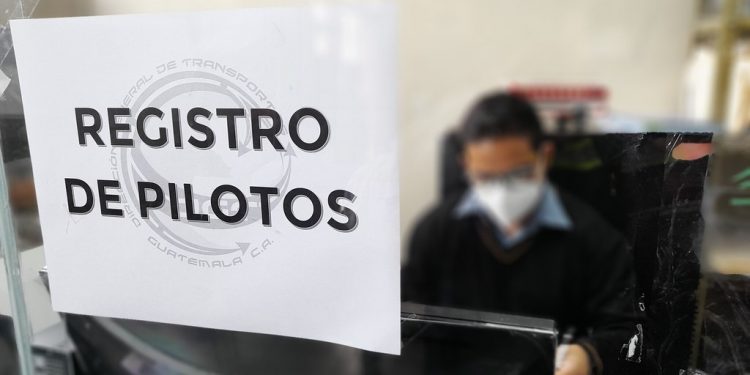 DGT agiliza procesos de Registro de Pilotos./Foto: DGT.