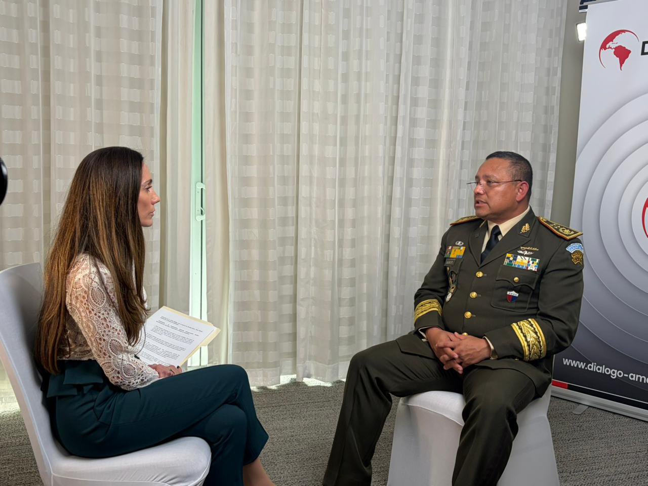 El ministro de la Defensa, Henry Sáenz, durane una de las entrevistas concedidas en Miami, Florida.