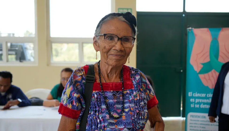 Ministerio de Salud inició con la entrega del estipendio del aporte anual a las comadronas