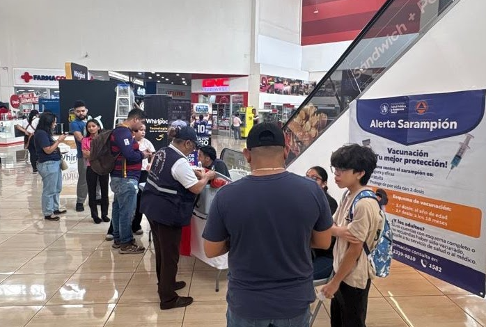 Ministerio de Salud acercó servicios de vacunación en centros comerciales, mercados y espacios públicos. (Foto: MSPAS)