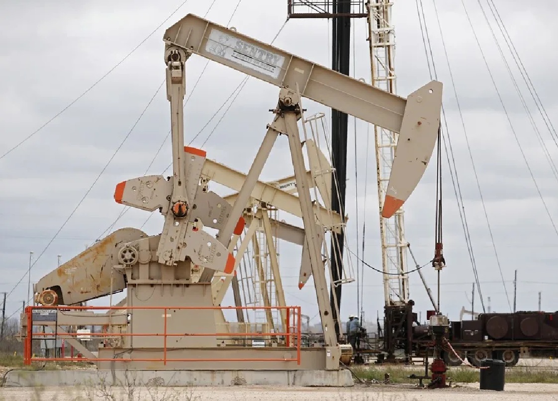 El petróleo de Texas abre a la baja pese a los ataques entre Irán y EE. UU.