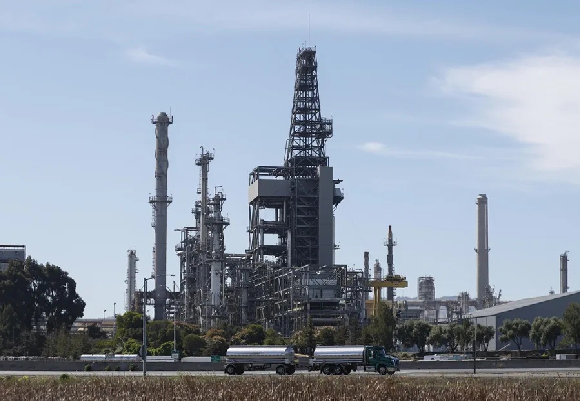 El precio del petróleo se redujo más de 7 % hasta los 95 dólares el barril, ante un posible acuerdo con Irán.