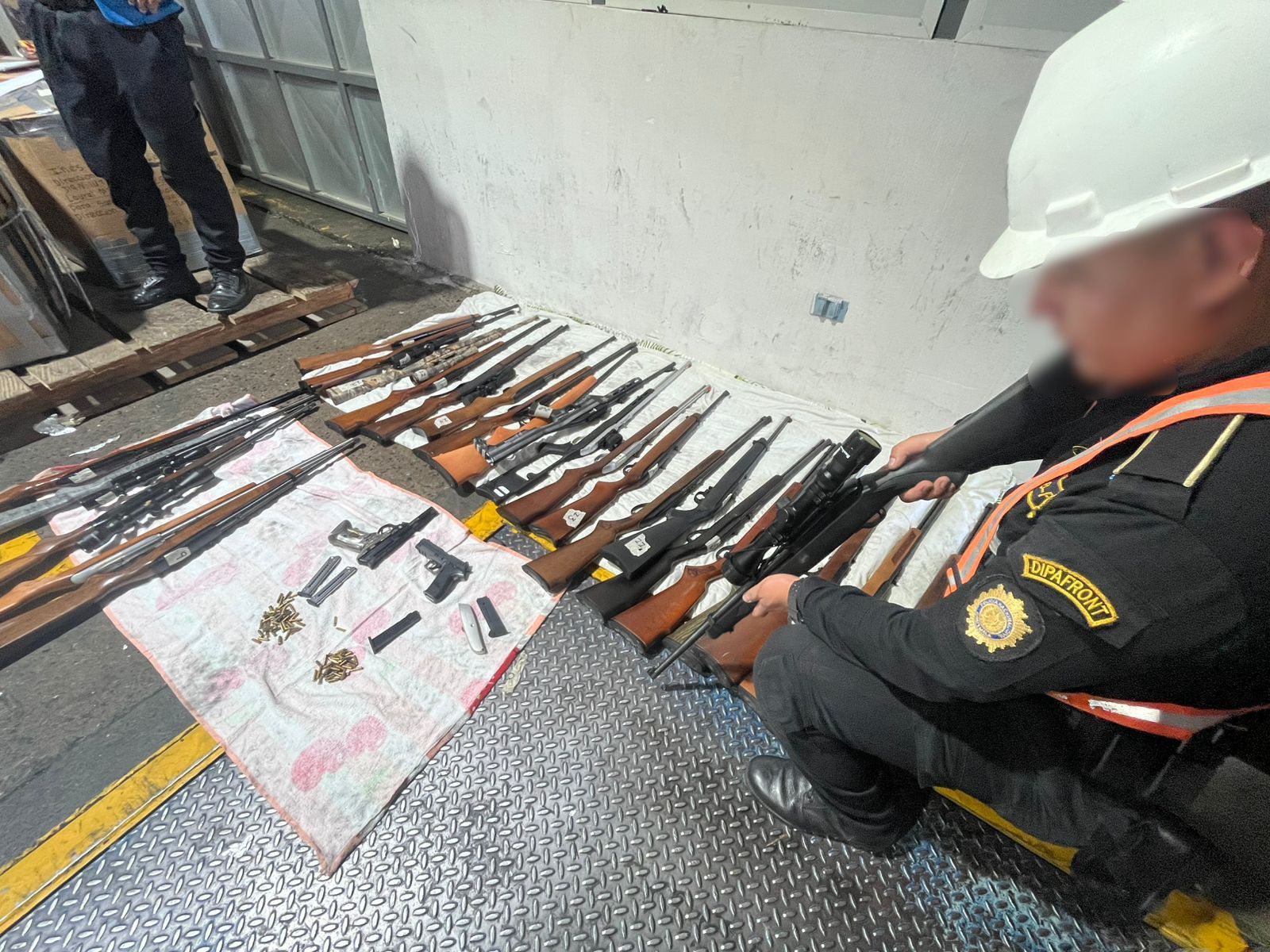 PNC incauta 28 armas de fuego ilegales en puerto Santo Tomás de Castilla