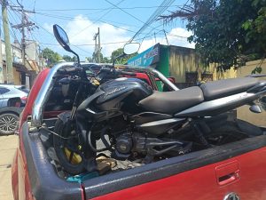 Motocicleta decomisada como parte de la evidencia en el caso. / Foto: PNC.
