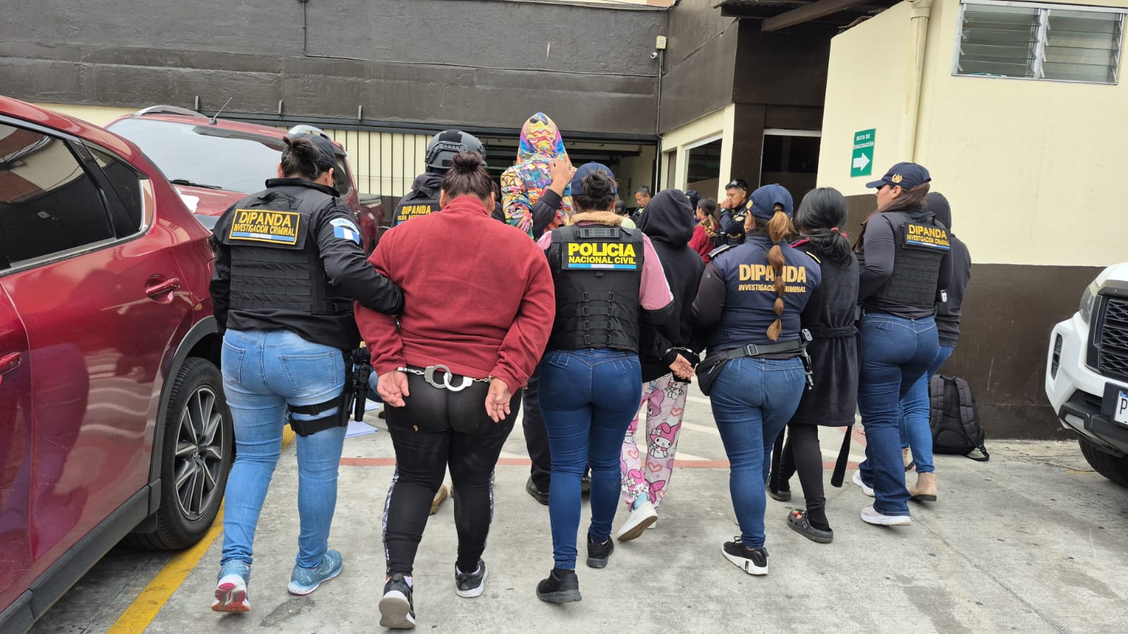 Capturan a más de 90 personas en jornada de allanamientos