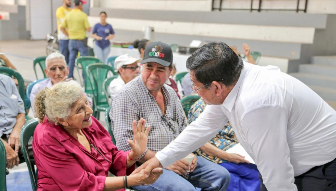Entrega de apoyos fortalece inclusión social y bienestar en Esquipulas