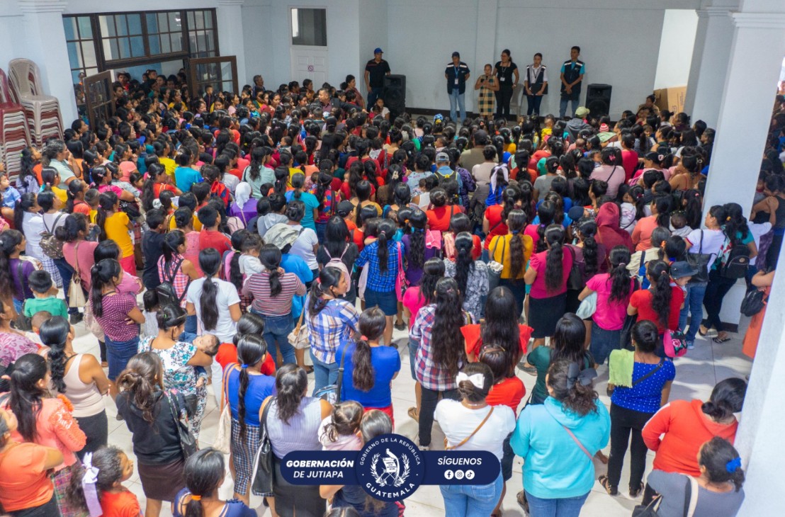 Entregan bono social a familias vulnerables de Conguaco, Jutiapa
