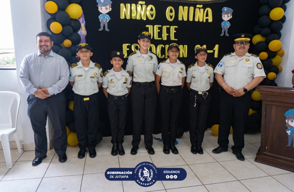 Liderazgo y valores cívicos durante Certamen Niño o Niña Jefe de Estación 21-1 en Jutiapa