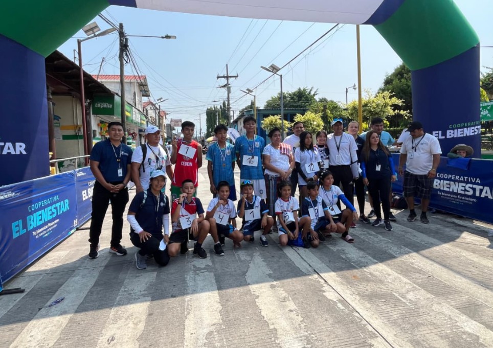 Jóvenes participan en jornada deportiva Campo Traviesa, en San Sebastián