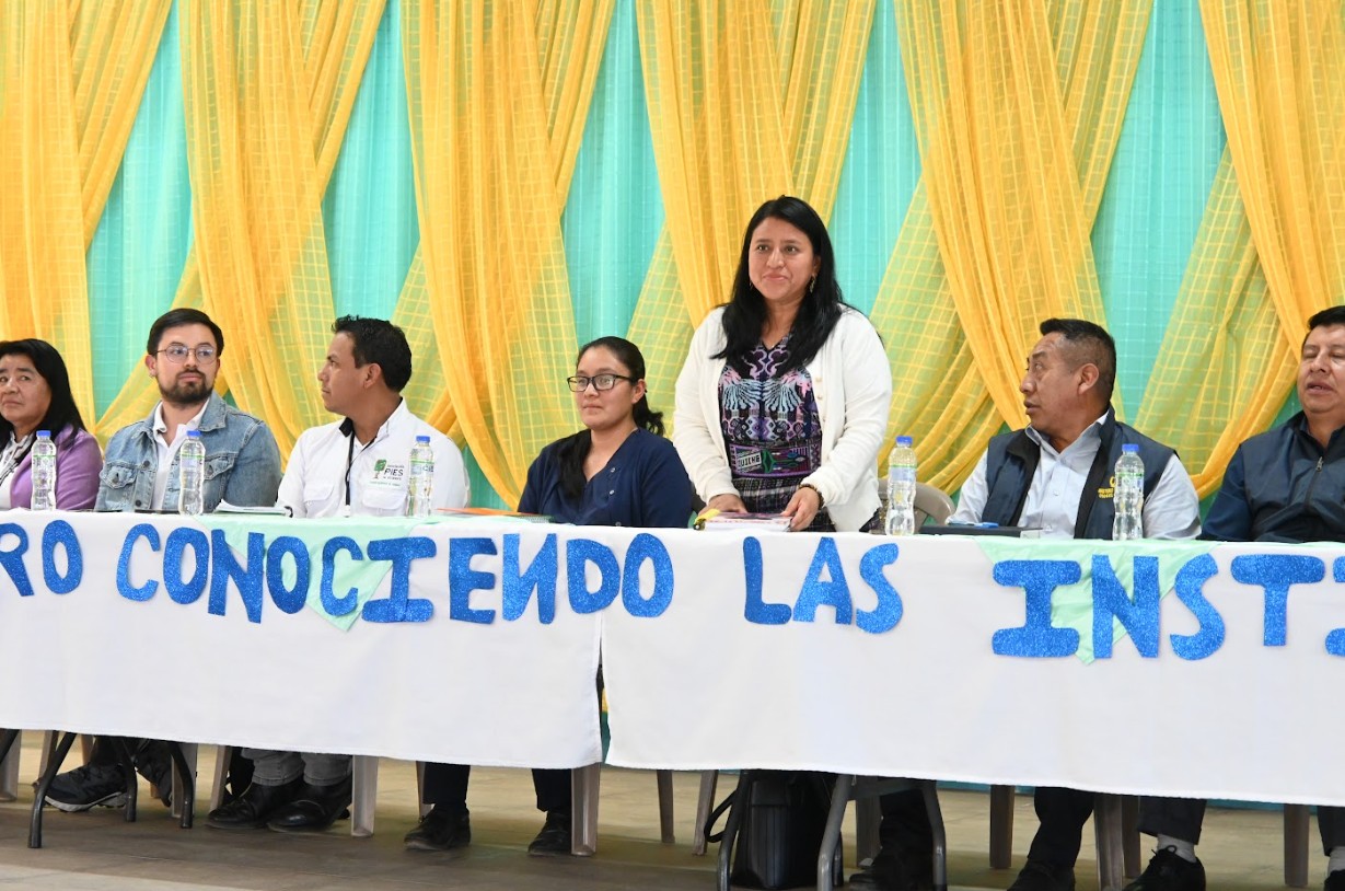 Impulsan taller “Conociendo las instituciones” en el municipio de Huitán