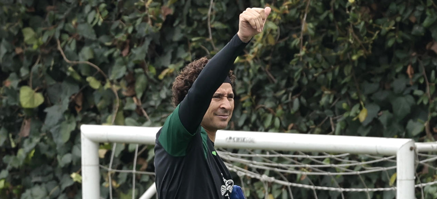 Memo Ochoa se convierte en el primer jugador en jugar 6 Mundiales