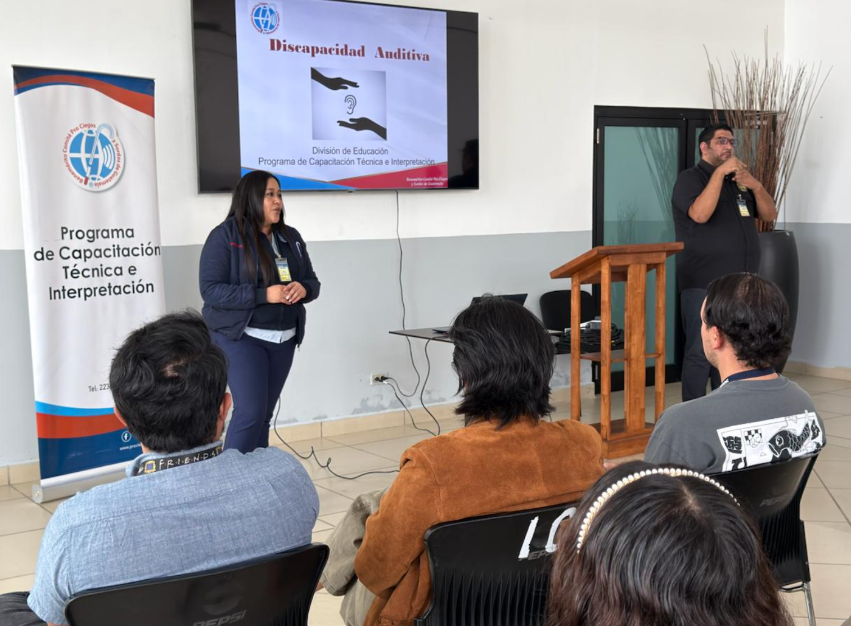 Lengua de Señas fortalece la atención inclusiva en el Aeropuerto La Aurora. Foto: DGAC.