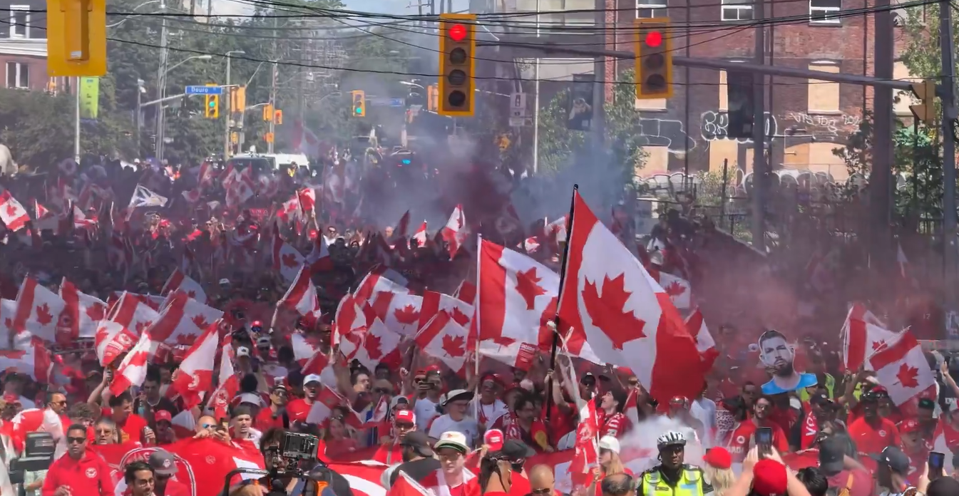 Toronto se pinta de rojo y blanco en la antesala del debut de Canadá en el Mundial 2026